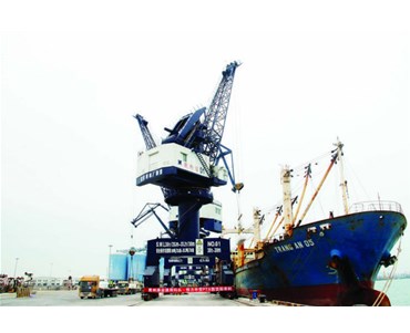 恒力PTA外貿首船從惠州港業碼頭裝運出發
